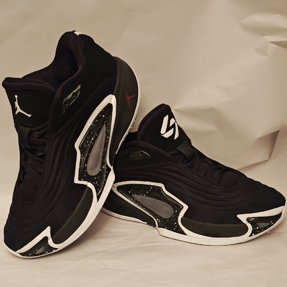 Jordan Men's Black and White Basketball Shoes